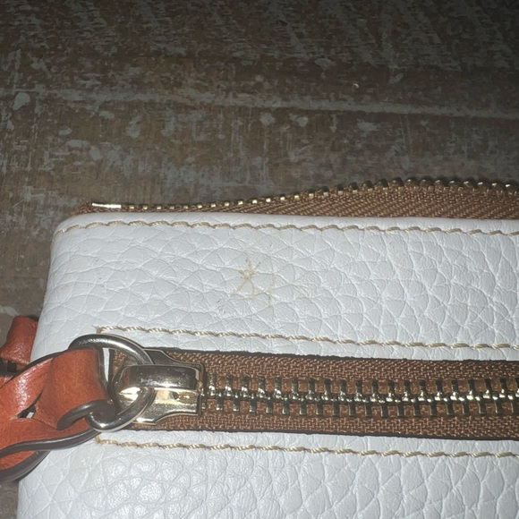 Dooney & Bourke white wristlet - Picture 4 of 8